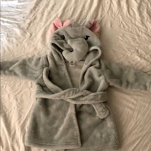 Was a gift but never wore it because is too small